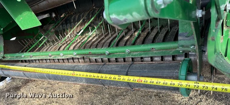 image for item NS9173 2015 John Deere 569 round baler