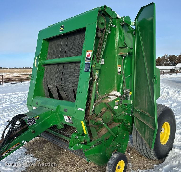 image for item NS9173 2015 John Deere 569 round baler