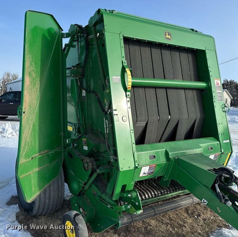 image for item NS9173 2015 John Deere 569 round baler