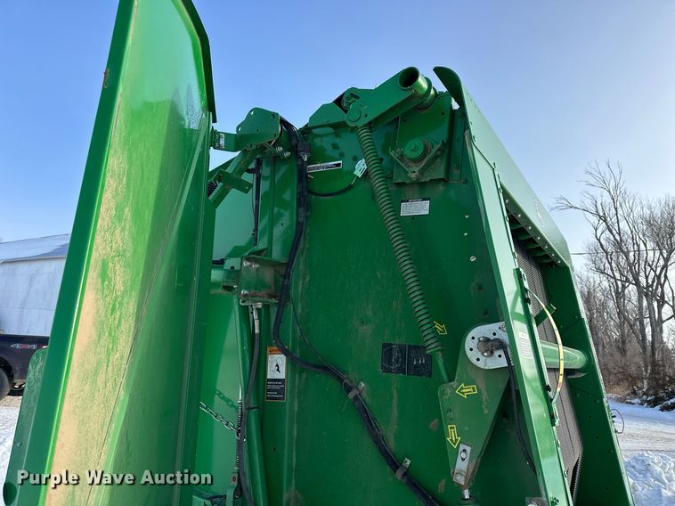 image for item NS9173 2015 John Deere 569 round baler