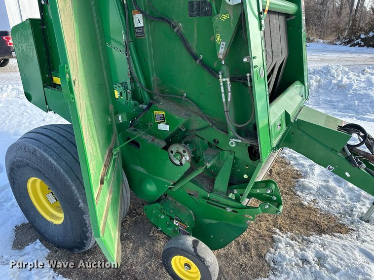 image for item NS9173 2015 John Deere 569 round baler