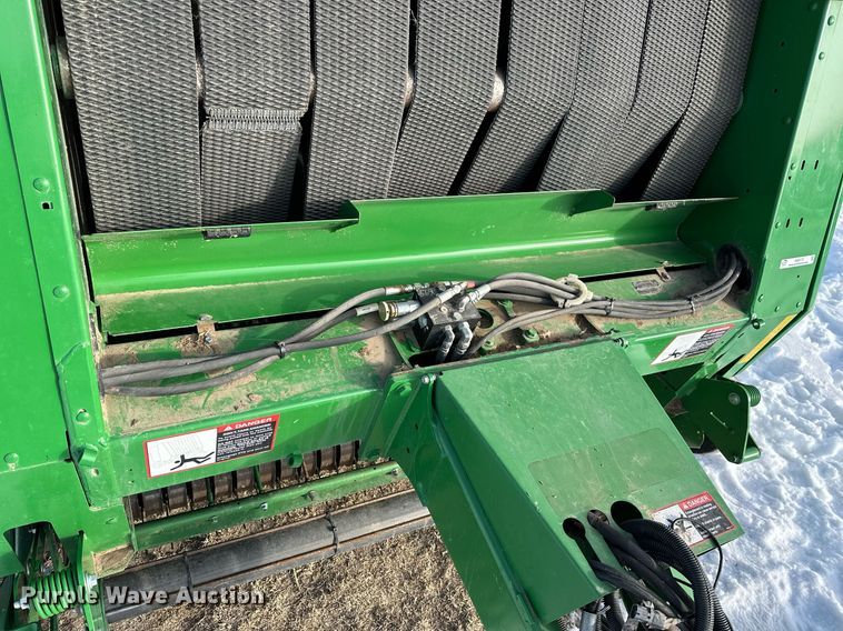 image for item NS9173 2015 John Deere 569 round baler