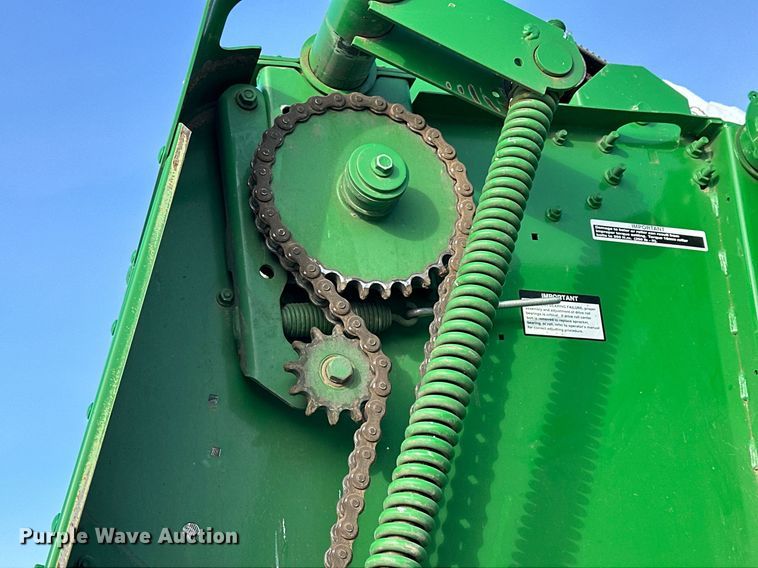 image for item NS9173 2015 John Deere 569 round baler