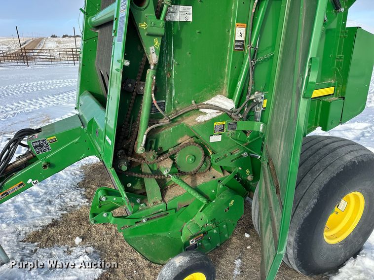 image for item NS9173 2015 John Deere 569 round baler