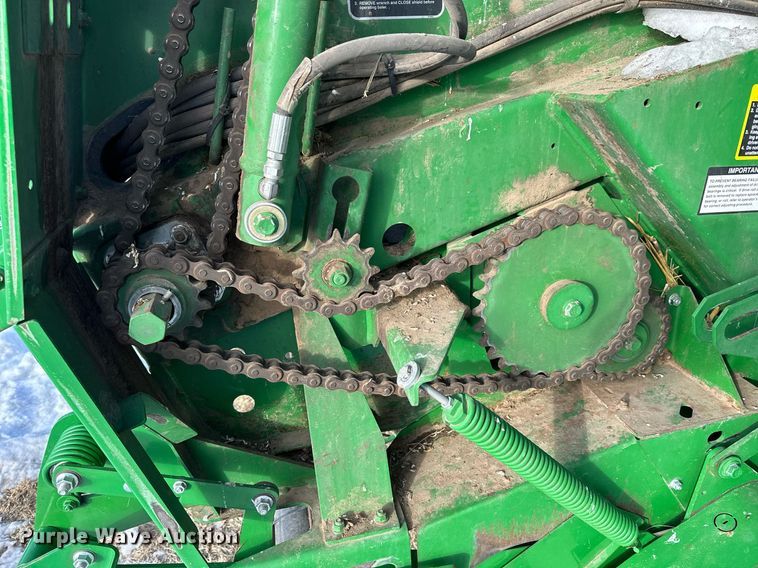 image for item NS9173 2015 John Deere 569 round baler