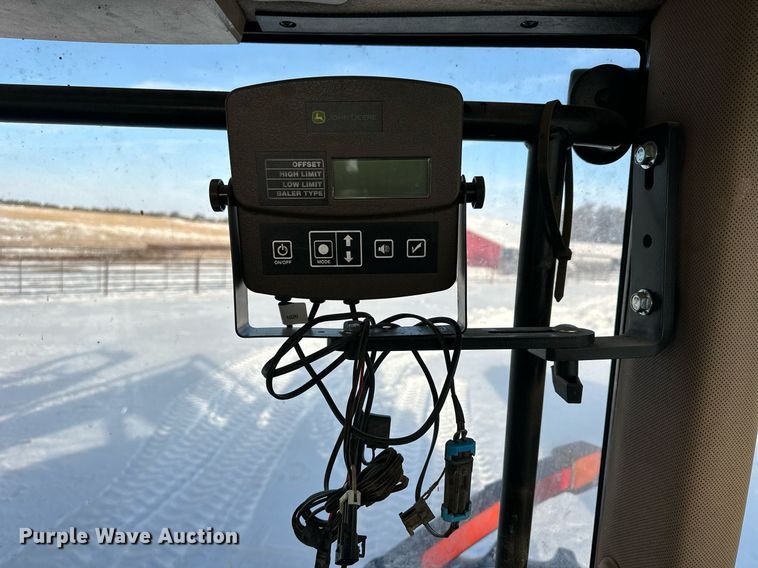 image for item NS9173 2015 John Deere 569 round baler