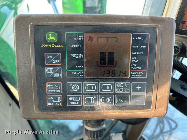 image for item NS9173 2015 John Deere 569 round baler