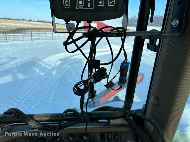 image for item NS9173 2015 John Deere 569 round baler