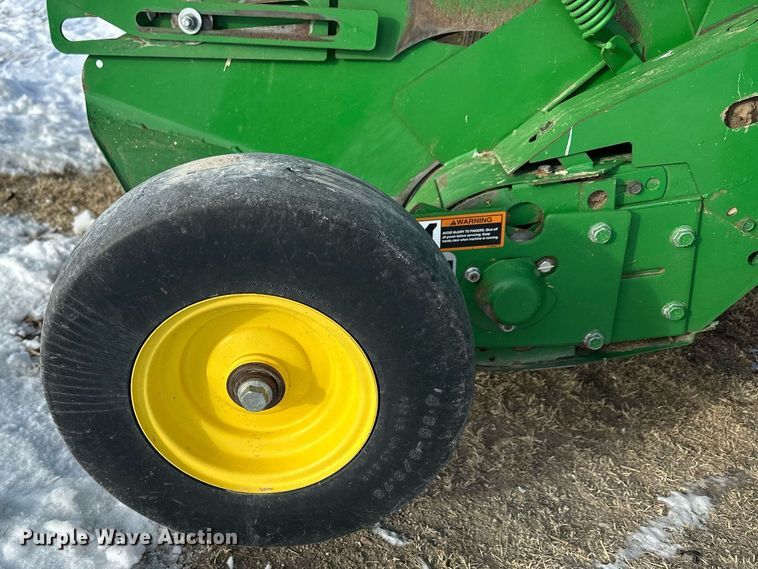image for item NS9173 2015 John Deere 569 round baler