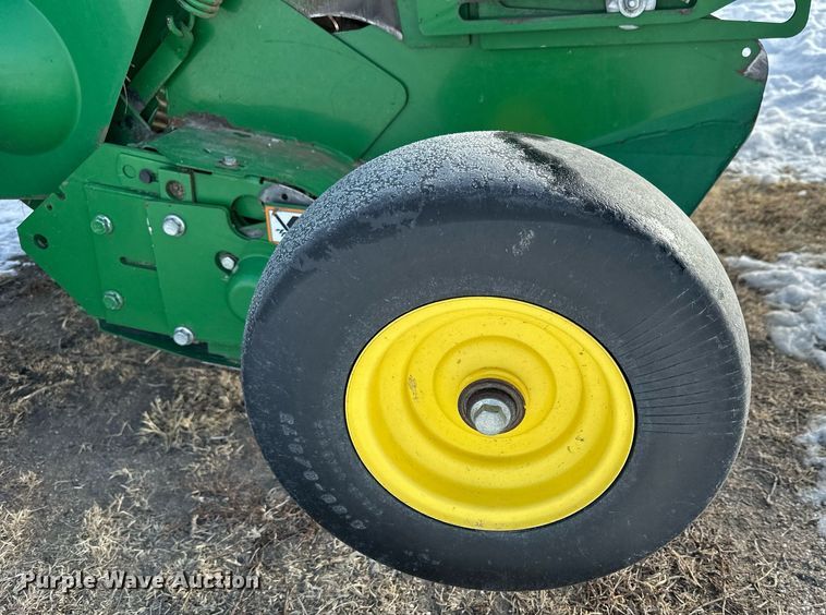 image for item NS9173 2015 John Deere 569 round baler