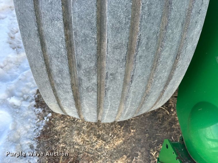 image for item NS9173 2015 John Deere 569 round baler