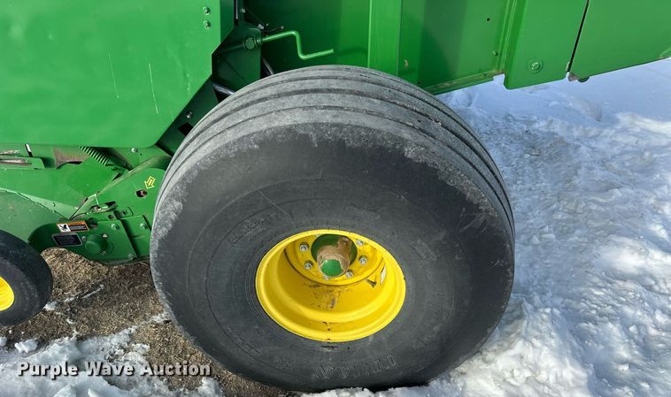 image for item NS9173 2015 John Deere 569 round baler