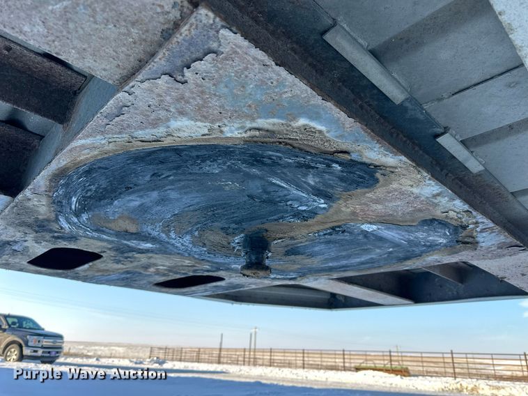 image for item NS9174 2004 Merritt livestock trailer