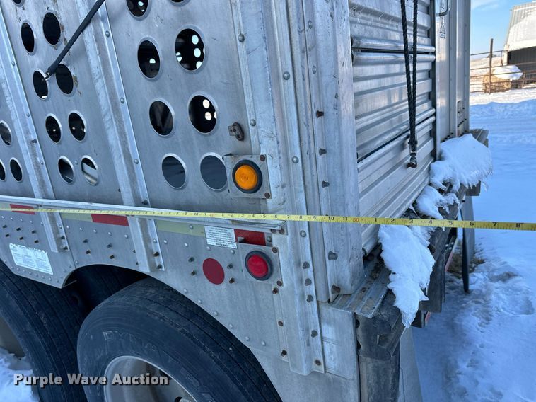 image for item NS9174 2004 Merritt livestock trailer