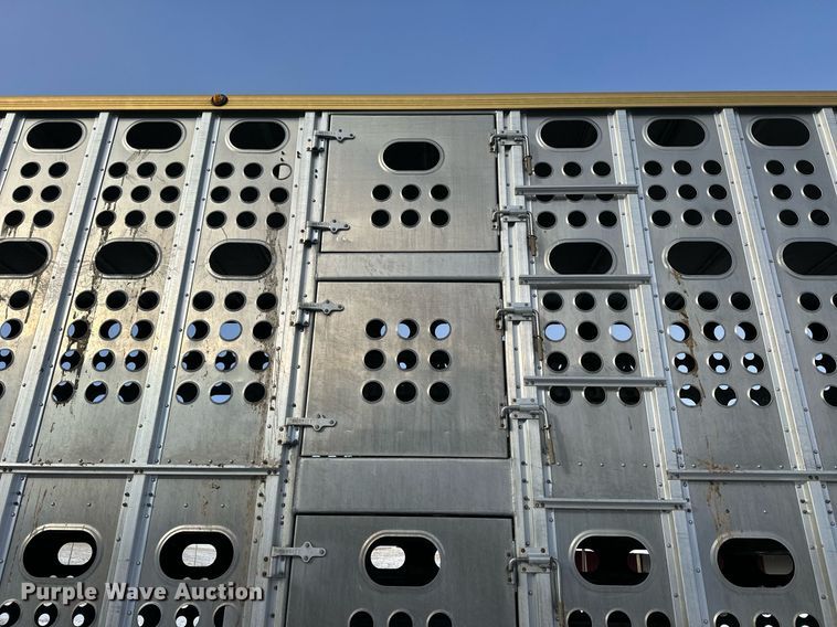 image for item NS9174 2004 Merritt livestock trailer