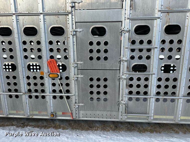 image for item NS9174 2004 Merritt livestock trailer