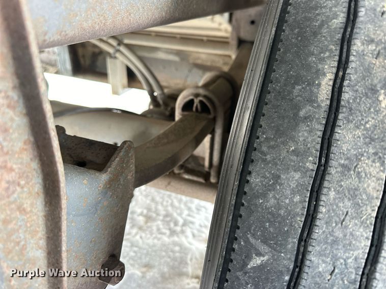 image for item NS9174 2004 Merritt livestock trailer