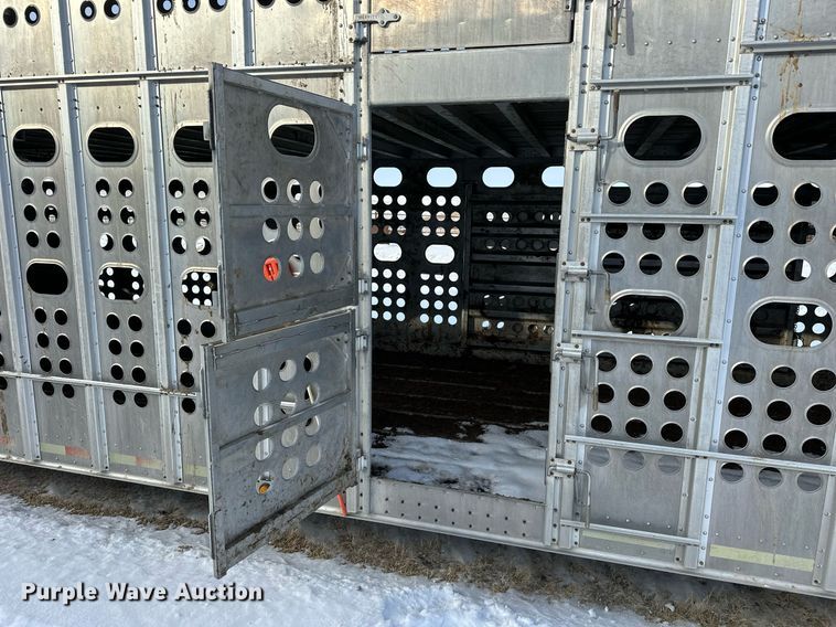 image for item NS9174 2004 Merritt livestock trailer