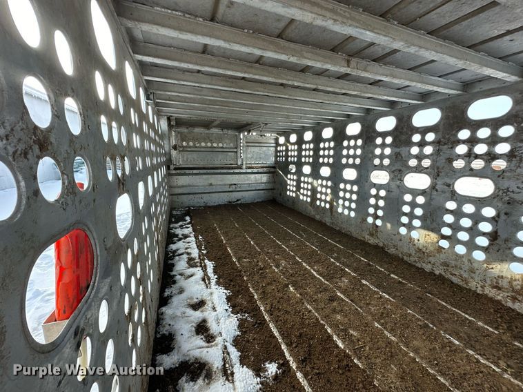 image for item NS9174 2004 Merritt livestock trailer