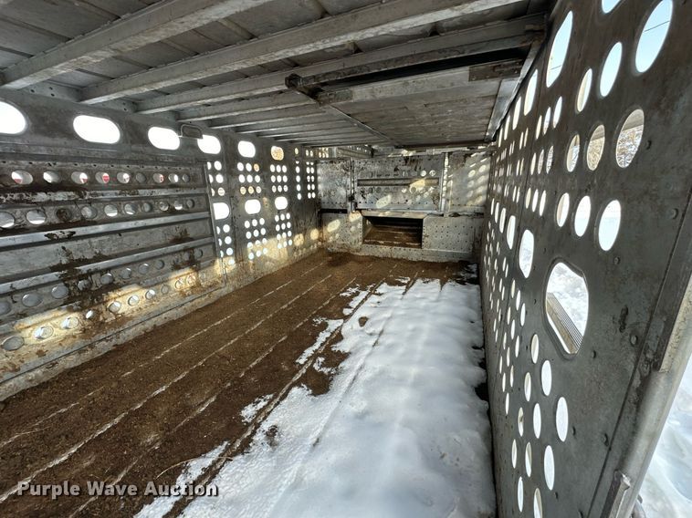 image for item NS9174 2004 Merritt livestock trailer