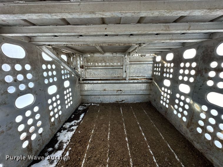 image for item NS9174 2004 Merritt livestock trailer