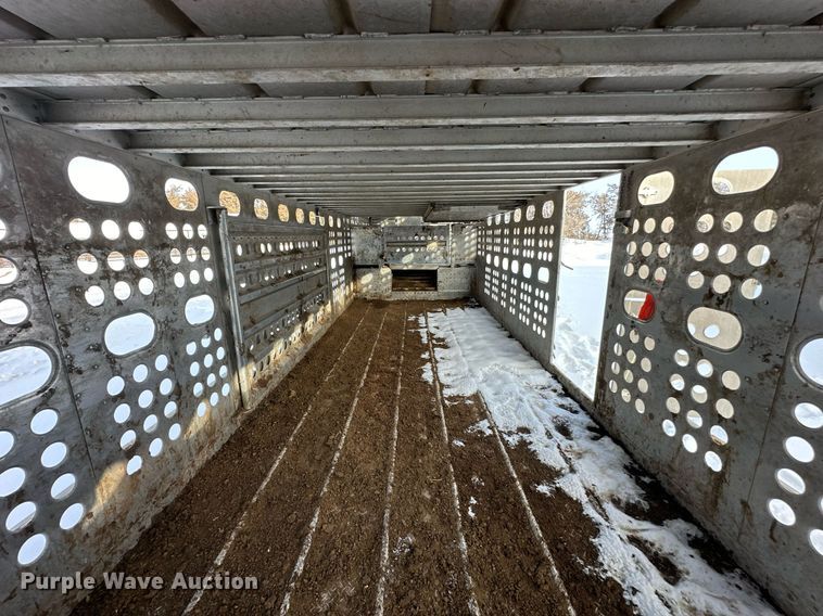 image for item NS9174 2004 Merritt livestock trailer