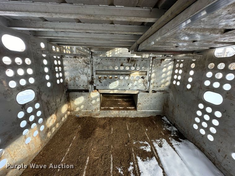 image for item NS9174 2004 Merritt livestock trailer