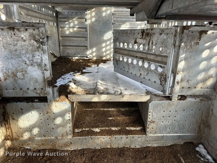 image for item NS9174 2004 Merritt livestock trailer