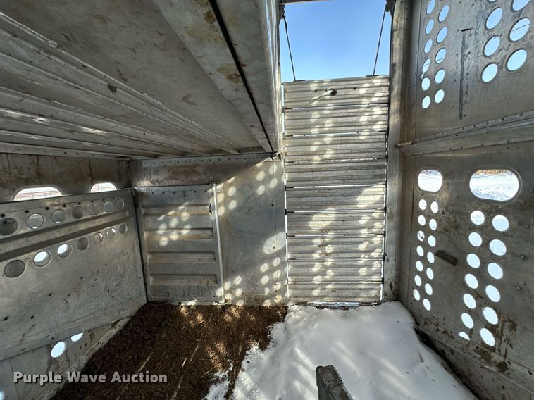 image for item NS9174 2004 Merritt livestock trailer