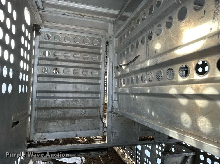 image for item NS9174 2004 Merritt livestock trailer