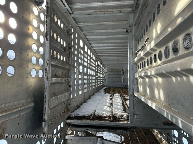 image for item NS9174 2004 Merritt livestock trailer