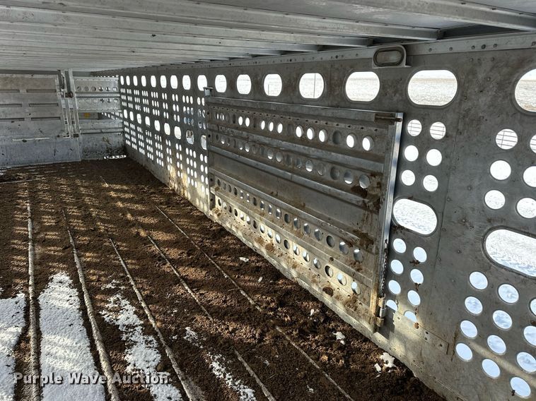 image for item NS9174 2004 Merritt livestock trailer