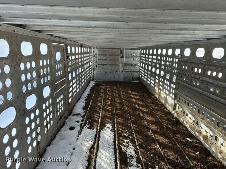 image for item NS9174 2004 Merritt livestock trailer