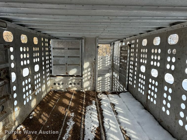 image for item NS9174 2004 Merritt livestock trailer