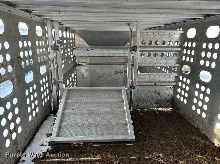 image for item NS9174 2004 Merritt livestock trailer