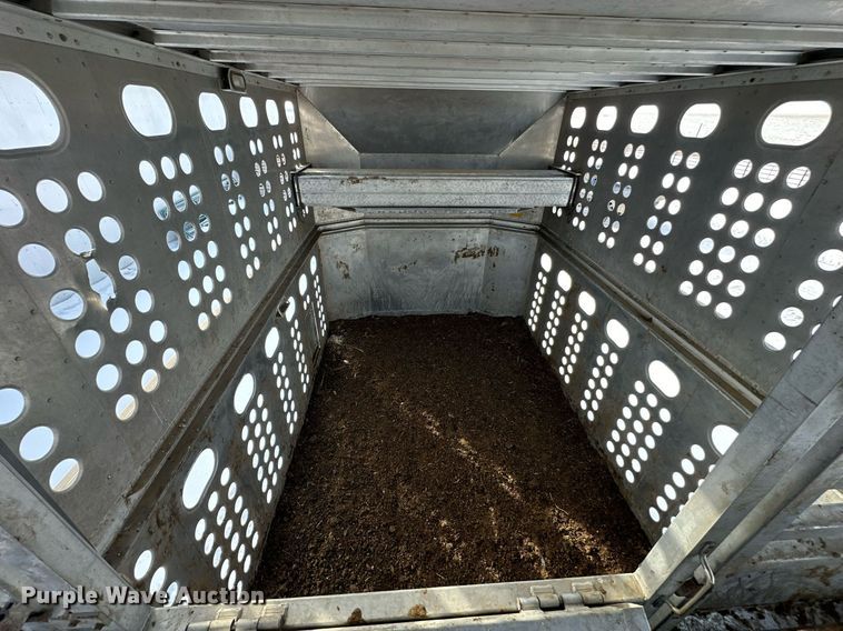 image for item NS9174 2004 Merritt livestock trailer