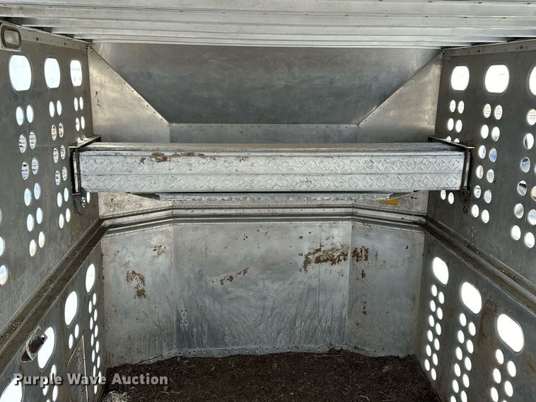 image for item NS9174 2004 Merritt livestock trailer