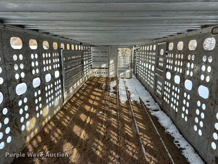 image for item NS9174 2004 Merritt livestock trailer