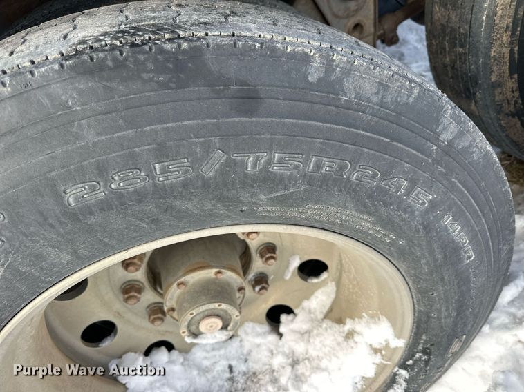 image for item NS9174 2004 Merritt livestock trailer