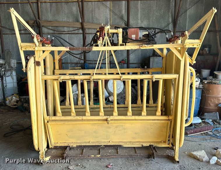 image for item NS9176 Livestock squeeze chute