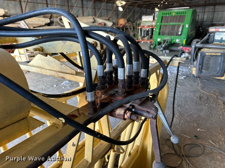 image for item NS9176 Livestock squeeze chute