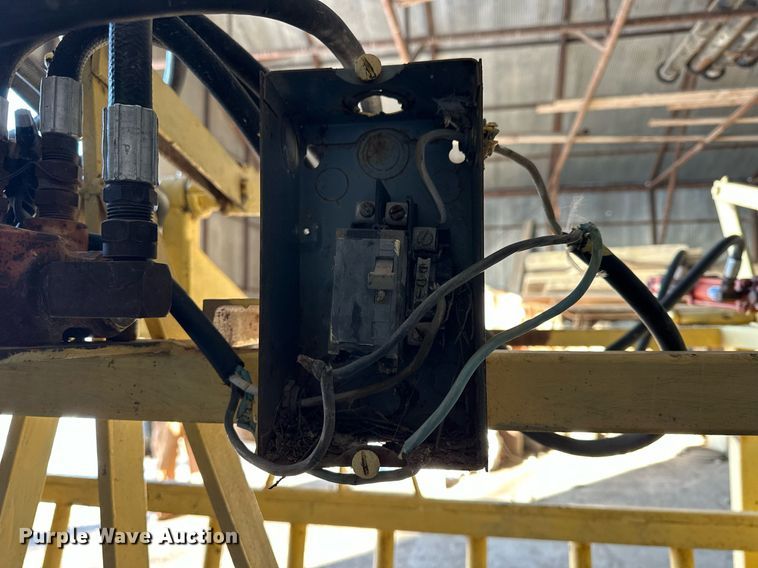 image for item NS9176 Livestock squeeze chute