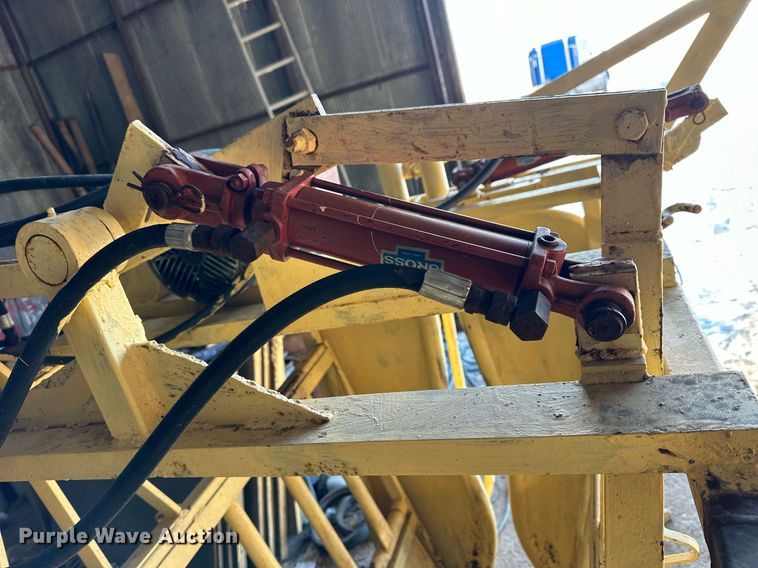 image for item NS9176 Livestock squeeze chute