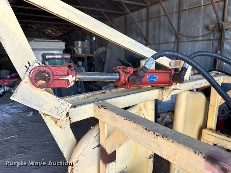 image for item NS9176 Livestock squeeze chute