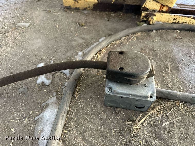 image for item NS9176 Livestock squeeze chute