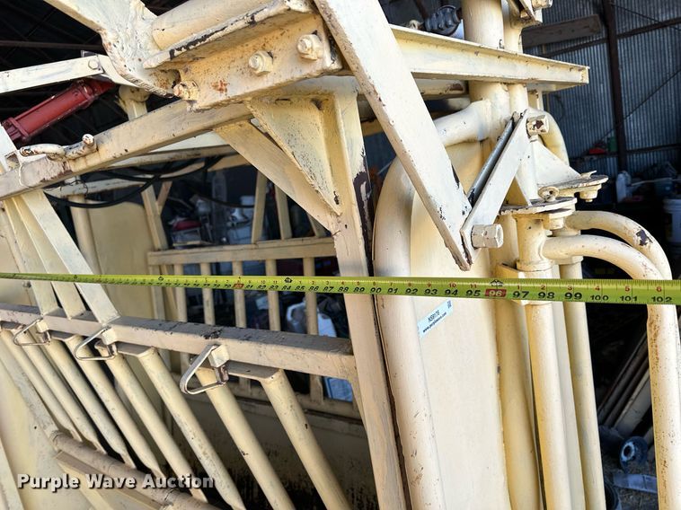 image for item NS9176 Livestock squeeze chute