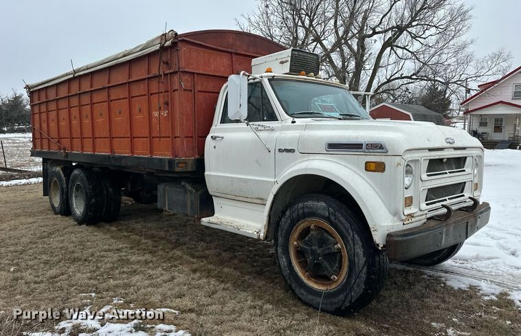 image for item NS9204 1971 Chevrolet  C60 grain truck