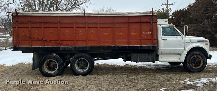 image for item NS9204 1971 Chevrolet  C60 grain truck