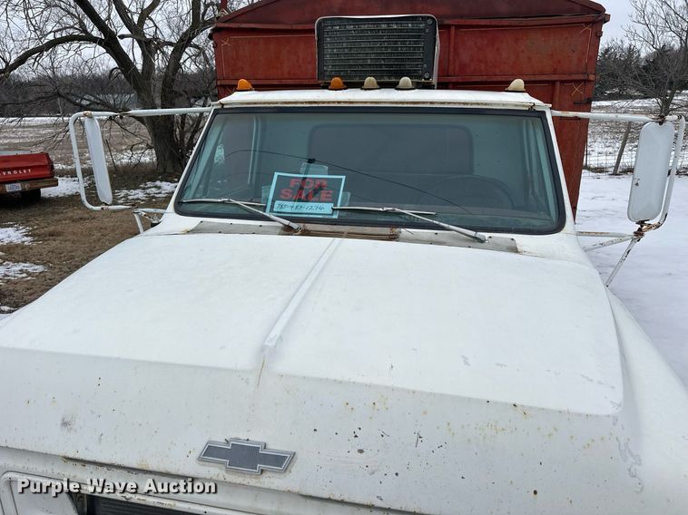 image for item NS9204 1971 Chevrolet  C60 grain truck