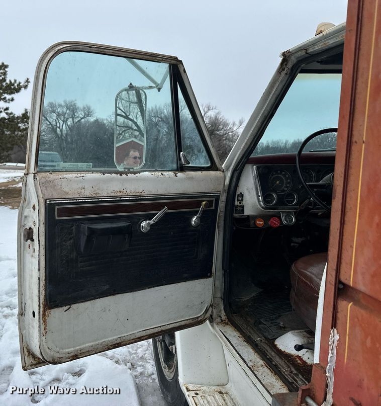 image for item NS9204 1971 Chevrolet  C60 grain truck